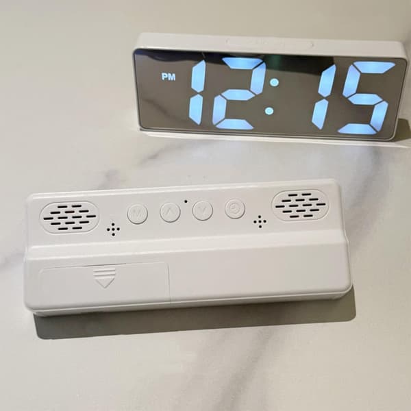 Väckarklocka med Stor Display för Sovrum, Justerbar Bordsklocka med USB-Laddningsportar