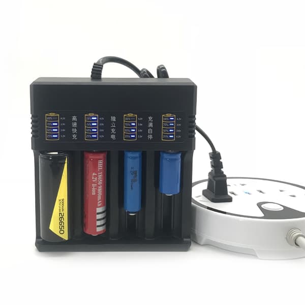 Effektiv 4-rums lithium batterioplader dock til flere størrelser og kapaciteter
