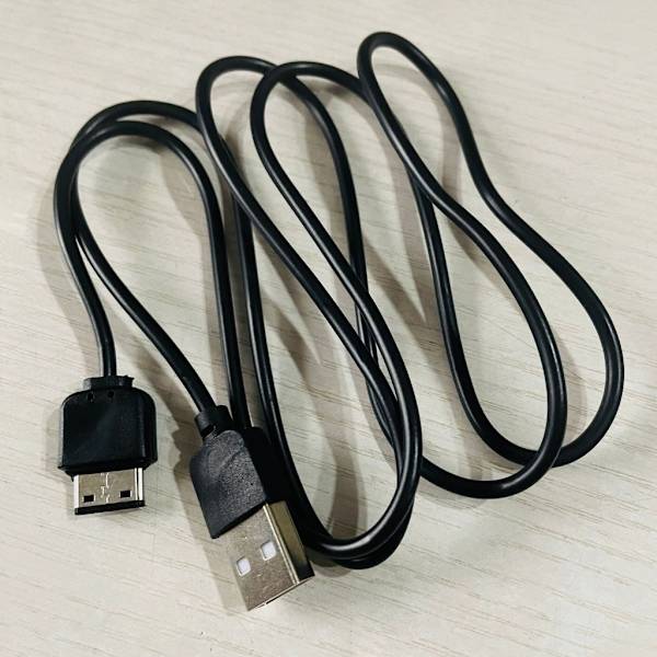 USB-laddningskabel för telefon för B320 B510 B2100 Xplorer B2700 B5702 B5722 D880 Duos D980 E1070 E1100 E1110 E1120 G600 G608