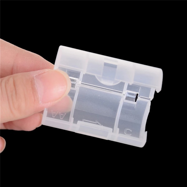 4 st. Standard AA-batteri till storlek C-batteri omvandlare Plastbatteriadapterlåda