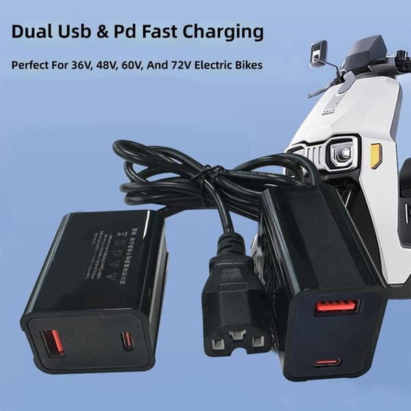 Kompakt dubbelutgång USB C-laddare för elscootrar som stöder telefoner