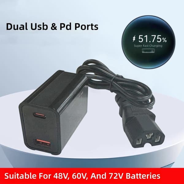Kompakt dubbelutgång USB C-laddare för elscootrar som stöder telefoner