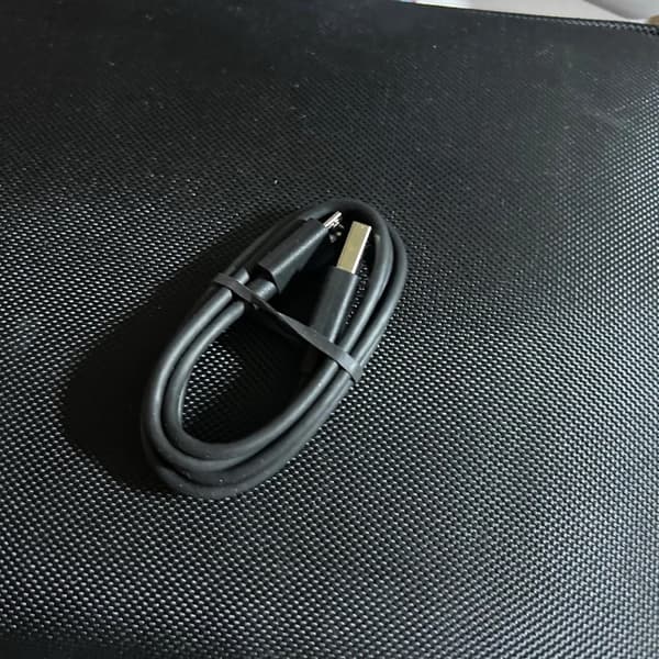 1 metrin USB - MicroUSB -kaapeli Paperwhite2/3/3 e-lukulaitteille