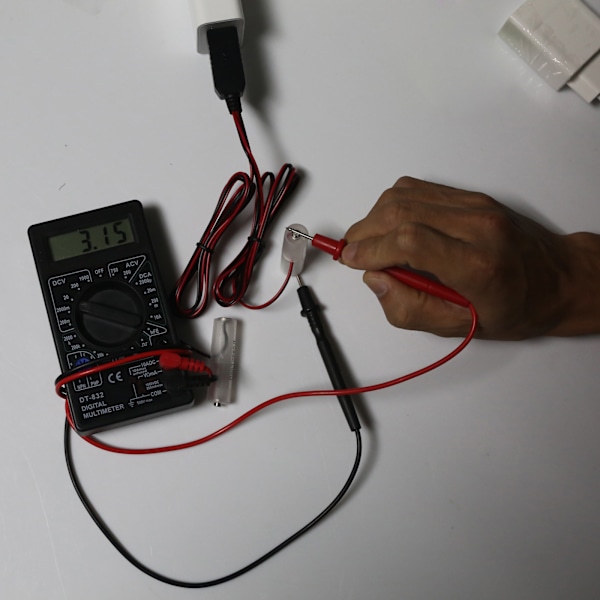 1 i 2 AA Batterieliminator EU Strömförsörjning 1.5V 3V 4.5V 6V för Walkie Talkie