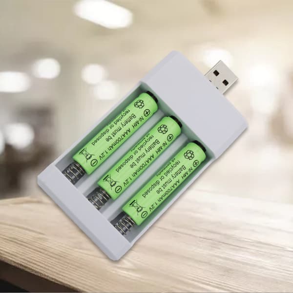 Universell USB-utgang batterilader 3-spors adapter for AA AAA-batteri