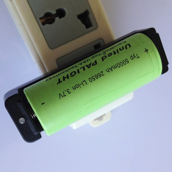 Universal 18650 Batteriladdare Adapter 350mA Intelligent Avstängningsadapterkontakt
