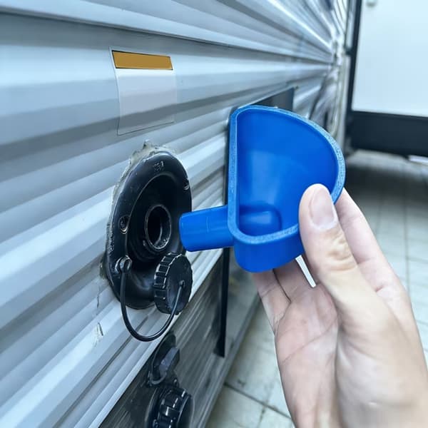 Viktig bobil-tilbehør Vannpåfyllingstrakt laget av solid plastmateriale White