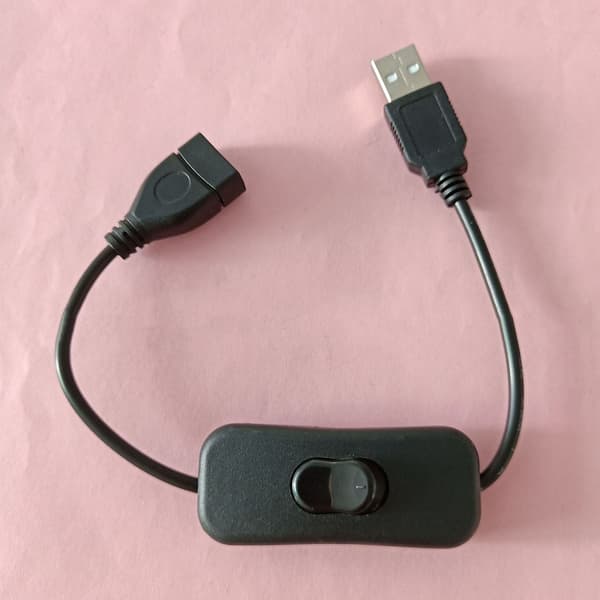 30 cm USB-jatkoadapterikaapeli virtakytkimellä USB-lampulle ja USB-tuulettimelle White