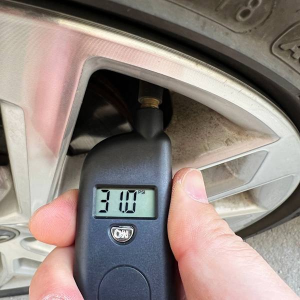 Uppgraderade Digitala Däcktrycksmätare & Pumpar 140PSI 4 Inställningar för Bil Lastbil Cyklar Halksäker Grepp Biltillbehör