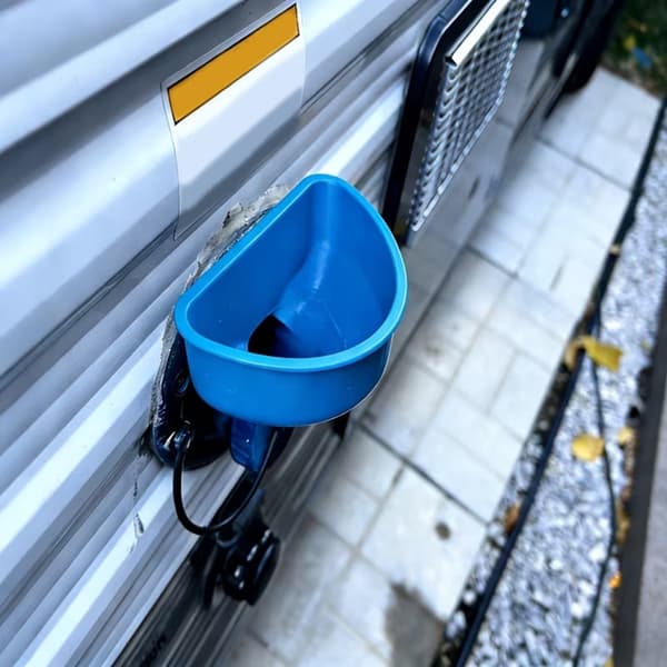 Viktig bobil-tilbehør Vannpåfyllingstrakt laget av solid plastmateriale White