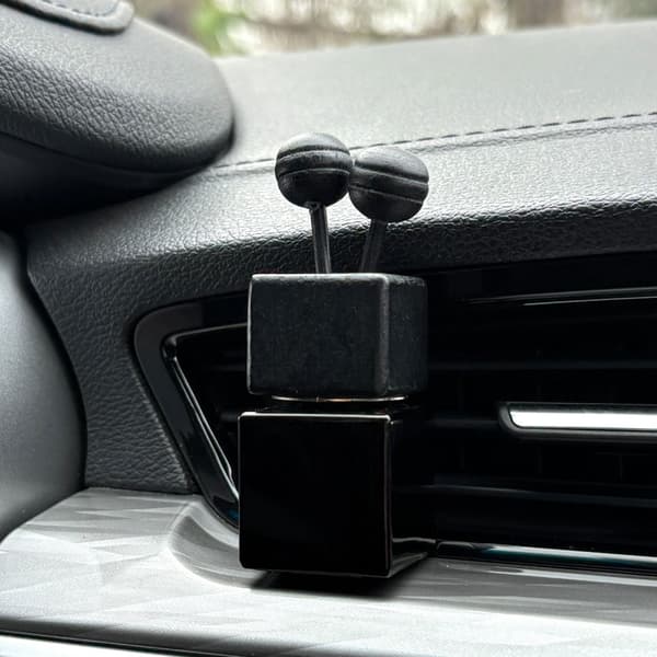 Stilfuld Firkantet Auto Luftudluftning Parfume Flaske Glasbeholder Ideel Til Æterisk Olie Diffuser Bildufte Transparent