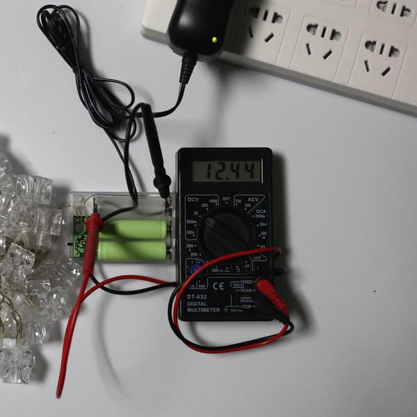 AA batterieliminator justerbart kabel til LED-lys EU-drevet ledning