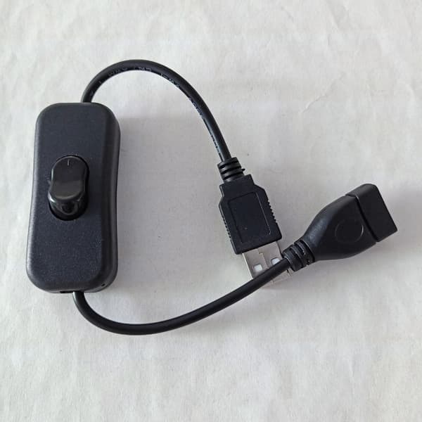 30 cm USB-jatkoadapterikaapeli virtakytkimellä USB-lampulle ja USB-tuulettimelle White