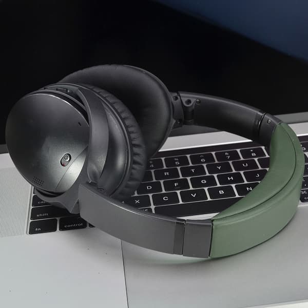 Erstatnings øreputer hodebøyle for QC45 QC35 hodetelefoner øreputer ørepute White