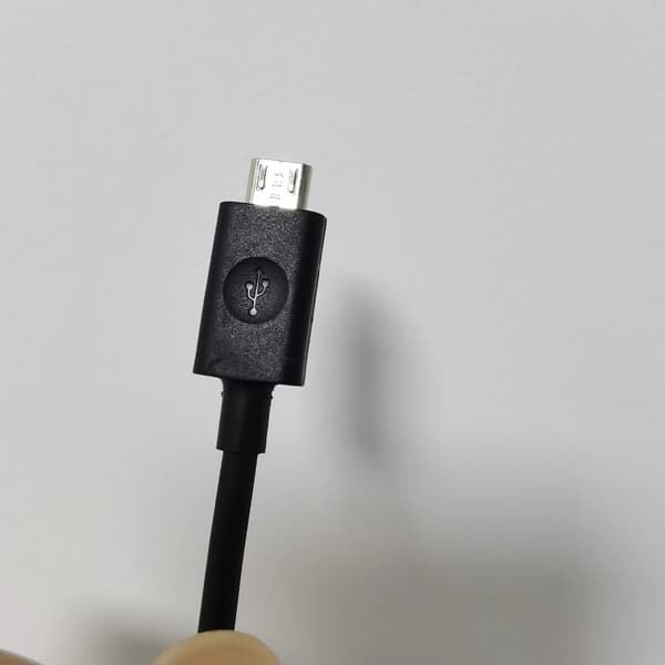 1 metrin USB - MicroUSB -kaapeli Paperwhite2/3/3 e-lukulaitteille