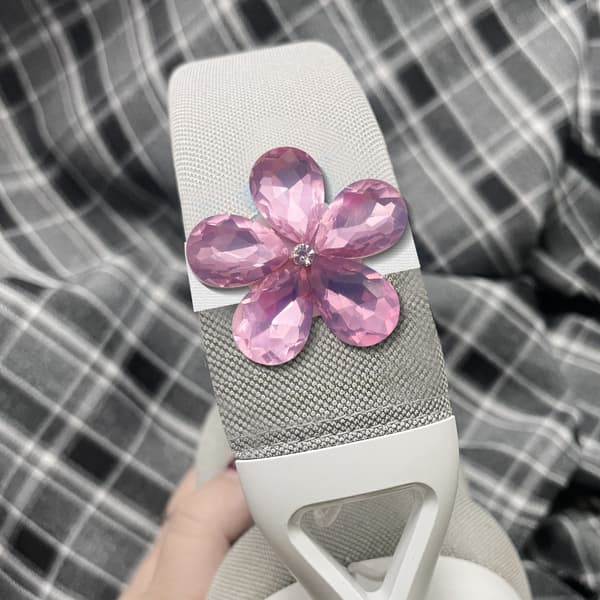1 par dejlig blomsterhovedtelefoncharm med glitrende rhinstensdesign Blue