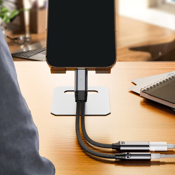High Fidelitys USB C til 3.5mm Adapter Oplader For Problemfri Musikoplevelse Gray