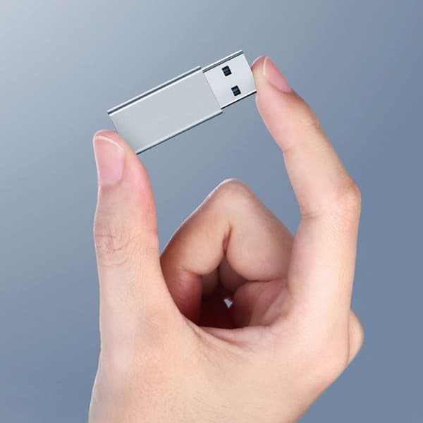 USB C - USB -sovitin parantaa toiminnallisuutta useissa laitteissa Silver - USB2.0