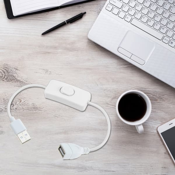 30 cm USB-jatkoadapterikaapeli virtakytkimellä USB-lampulle ja USB-tuulettimelle Black