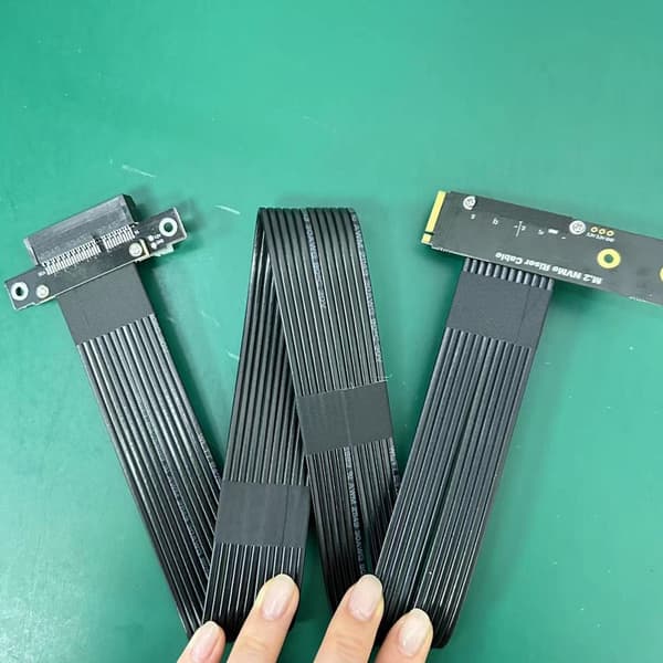 PCIe M.2 NVME -sovitinjatkokaapeli 64Gbps nopea joustava kaapeli 5cm - M42UL