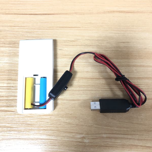 AAA Dummy Batteriadapter USB Strømforsyningskabel Erstatt 2 AAA-batterier for LED 2m