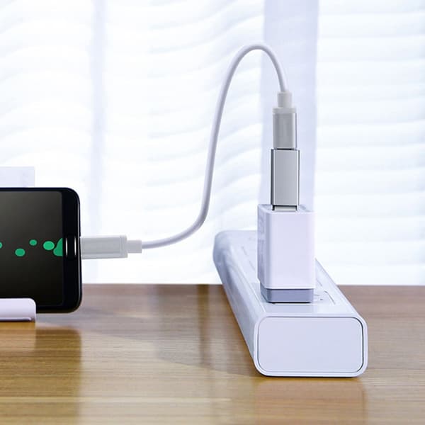 USB C - USB -sovitin parantaa toiminnallisuutta useissa laitteissa Silver - USB2.0