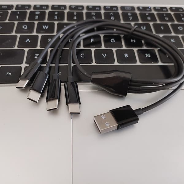 USB C Multi Opladningskabel 4-i-1 Opladerkabel med Type C Stik Universal Opladeradapter til Tablet Telefon White
