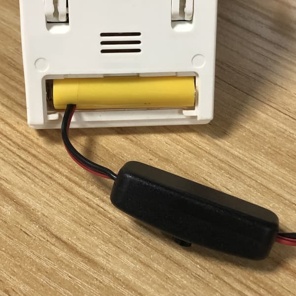 AA-pariston USB-virtalähdesovittimen kaapeli kytkimellä, korvaa 1 AA-pariston 2m
