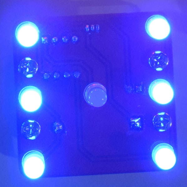 Swing Shaking LED-tärningskit Andningsledeffekt med liten vibrationsmotor gör det själv elektroniska kit för nybörjare Slitstark Red
