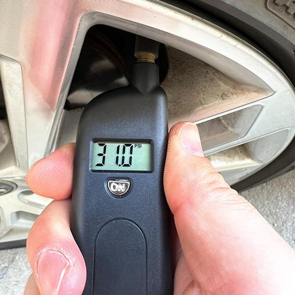 Uppgraderade Digitala Däcktrycksmätare & Pumpar 140PSI 4 Inställningar för Bil Lastbil Cyklar Halksäker Grepp Biltillbehör