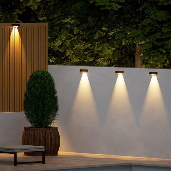 Sett med 4 trådløse solcellevegglamper, vanntett utendørsbelysning, skumring-til-daggry utendørs spotlights, 3 LED-lys