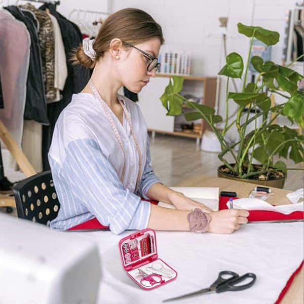 Sammenleggbart, bærbart sysett, mini sysettboks, reisesysett for reparasjon av overlock Rose Red