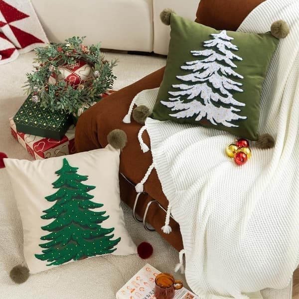45x45 cm Brodert Juletrepute - Festlig Dekorasjonspute for Sofa og Seng White
