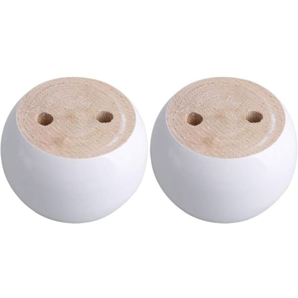 Set med 4 runda möbelben i vit eukalyptus, 8 x 8 x 5 cm. Kan bära en vikt på cirka 100 kg.