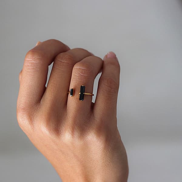 18K forgyldt ring med sort zirkon, justerbart åbent design, damering, gave.
