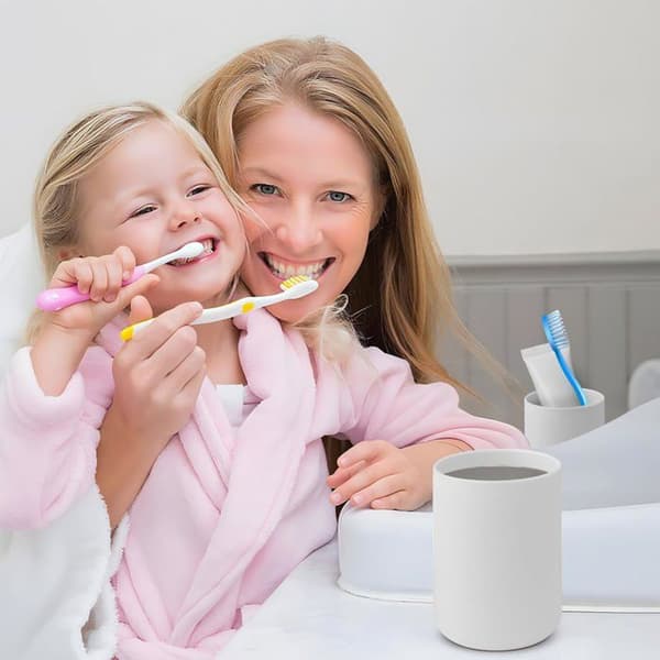 Sæt med 3 børsteholderkopper - Ubrydelig fødevaregodkendt plast - Glatte, lugtfri kanter - Til