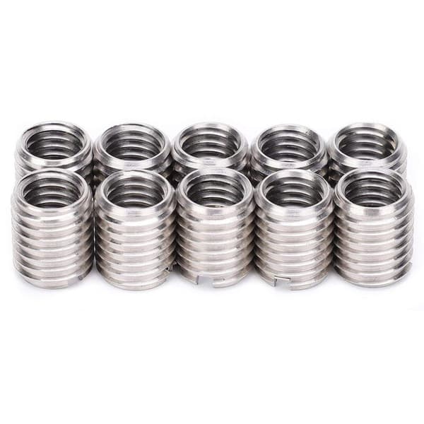 10 stk. innsatsmutter, innvendig gjenge M8 1,25 til utvendig M10 1,5, 12 mm lang, bunnhull 9,0 mm, rustfritt stål