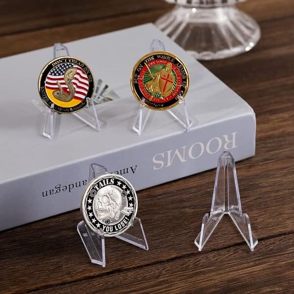 Mini akryl staffeli display stander til samlermønter - Sæt med 20 stk. - Klar plast - Base til Pokemon postkort, medaljer og emblemer