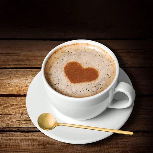 Set med 4 långskaftade skedar, perfekta för att röra om kaffe, te, iste och glass hemma.