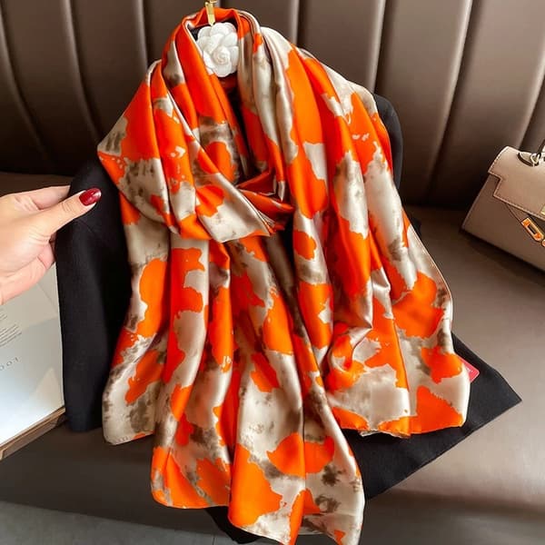 Stor orange-brun abstrakt kamouflage silkeslen satinsjal/scarf