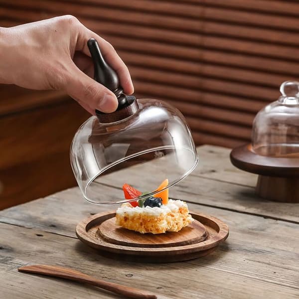 Kakfat med glasfot och kupol, serveringsbricka för kakor, bröd, smör, festserveringsfat