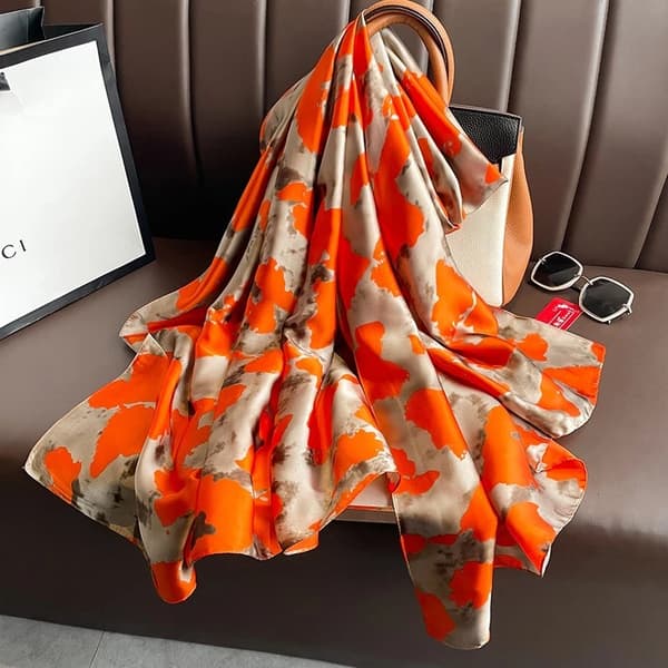 Stor orange-brun abstrakt kamouflage silkeslen satinsjal/scarf