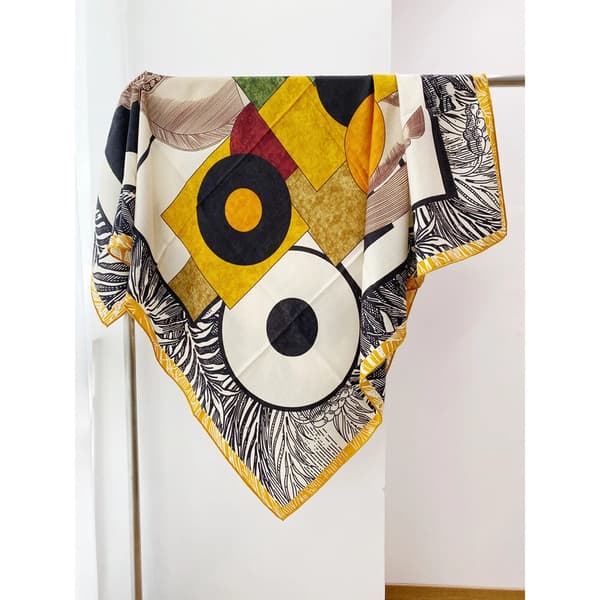 Ny vårkolleksjon, vendbart sjal/skjerf i silke- og ullblanding med trykt design. dark yellow
