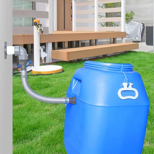 Regnvannsoppsamlingssystem for 70-100 mm nedløpsrør. Kompatibel med tak opptil 80 m². Laget av PVC og gummi. Rask installasjon.