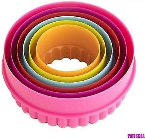 Sett med seks blomsterformede kakeutstikkere i plast