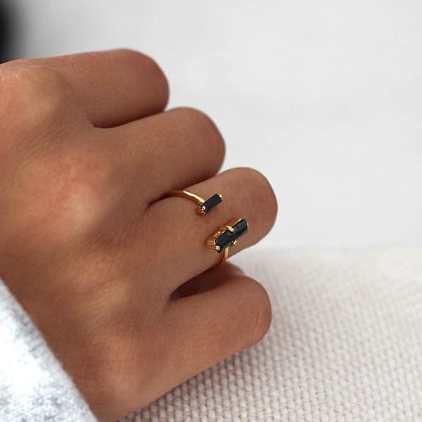 18K forgyldt ring med sort zirkon, justerbart åbent design, damering, gave.