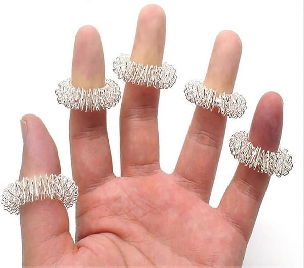 10 Akupressurringe, piggede sensoriske fingerringe, akupunkturringe til stresslindring og forbedrer akupressur