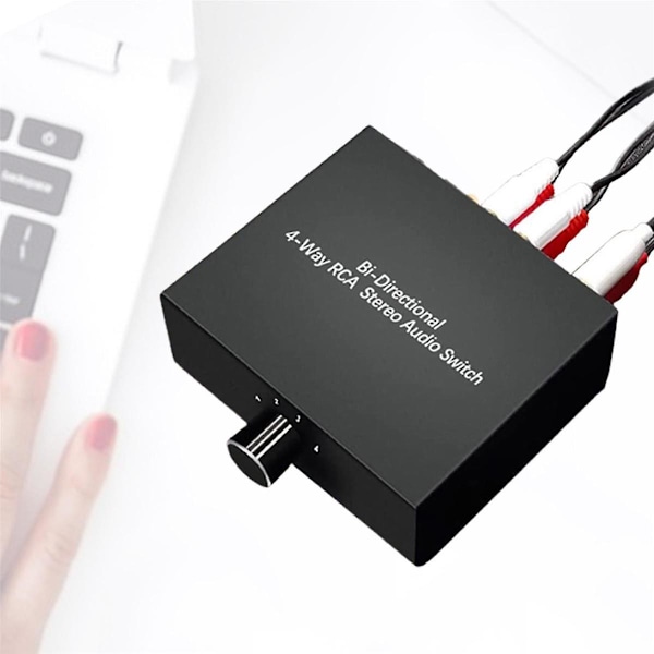 4-ports Bi-direksjonell R L RCA Lydvekslerboks Lydrotasjonsbryter Plug and Play Lydsplitter
