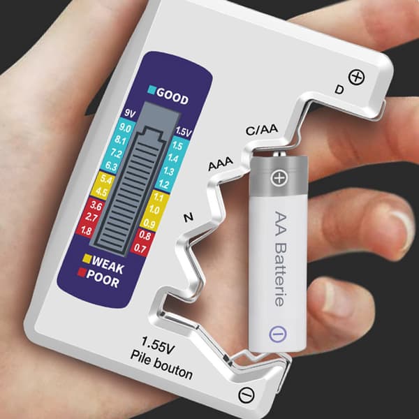 Universal digital batteritester til AA, AAA, CDN, 9V og 1,5V knapcellebatterier.