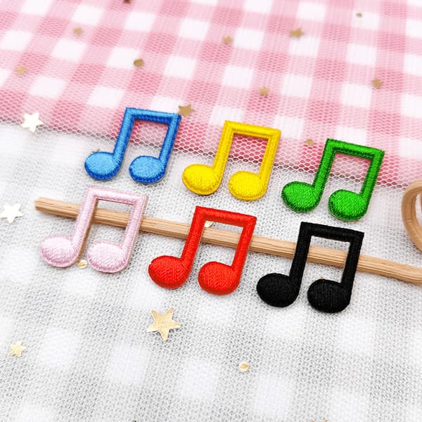 Sæt med 12 yndige broderede små musikalske noder stofmærke